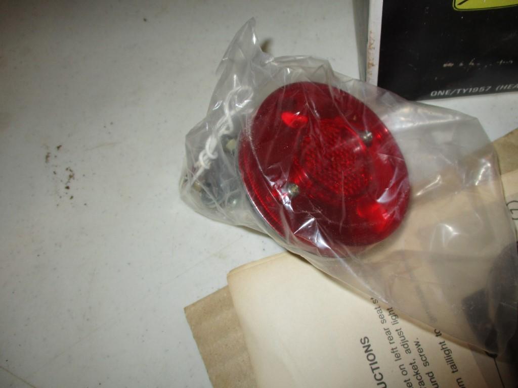 91212-JOHN DEERE NEW OLD STOCK BICYCLE GENERATOR LIGHT