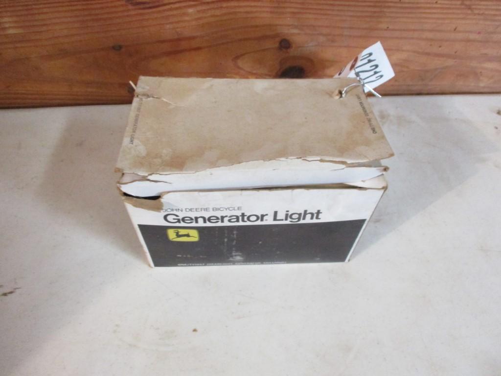 91212-JOHN DEERE NEW OLD STOCK BICYCLE GENERATOR LIGHT