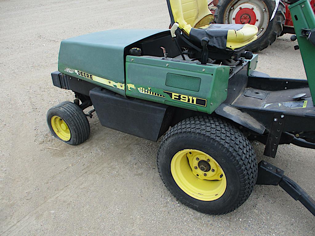 12075-JD F 911 LAWN TRACTOR