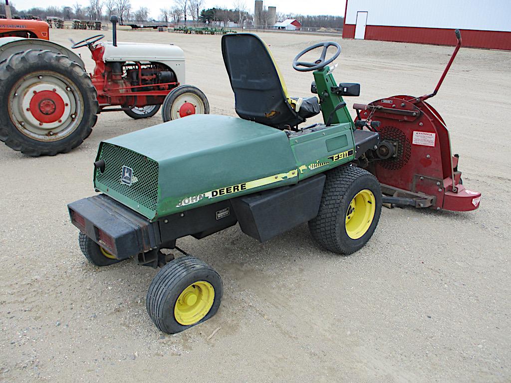 12075-JD F 911 LAWN TRACTOR