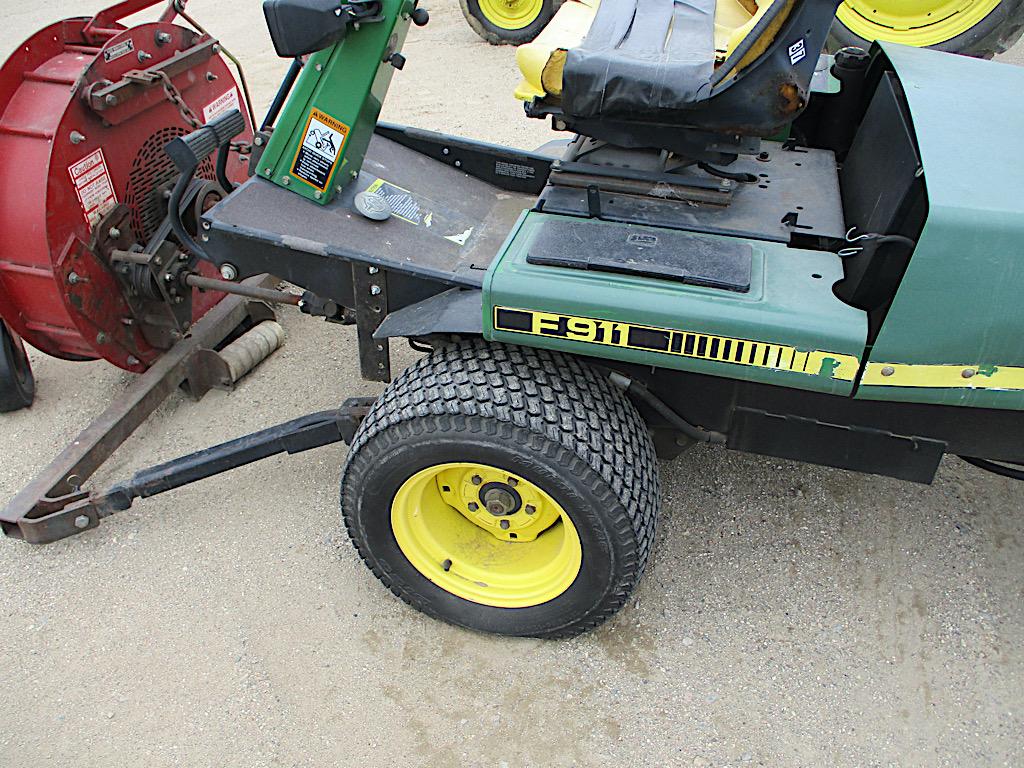 12075-JD F 911 LAWN TRACTOR
