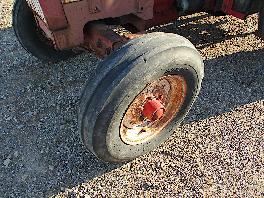13050-IH 684 TRACTOR
