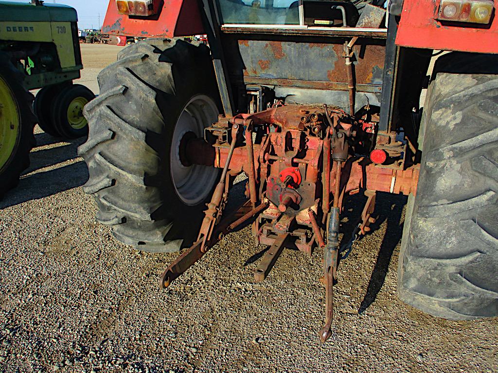 13050-IH 684 TRACTOR