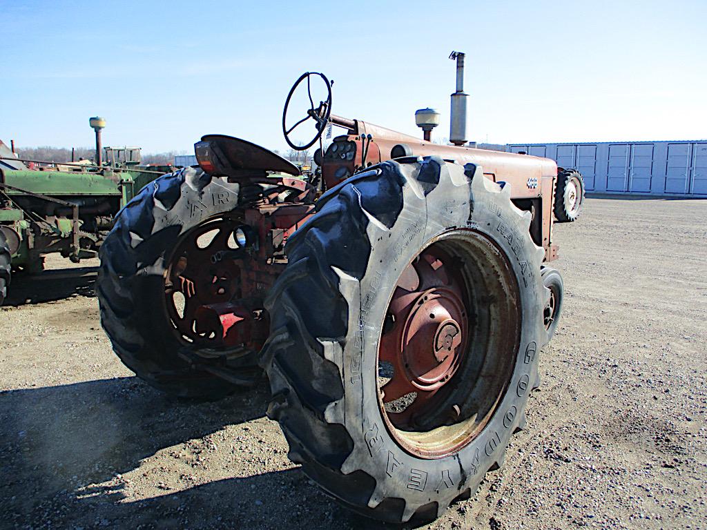 13236- FARMALL 400 TRACTOR