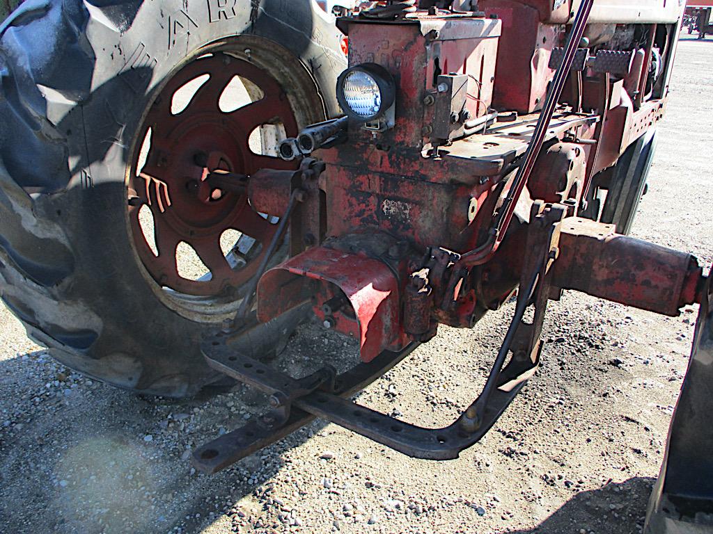 13236- FARMALL 400 TRACTOR