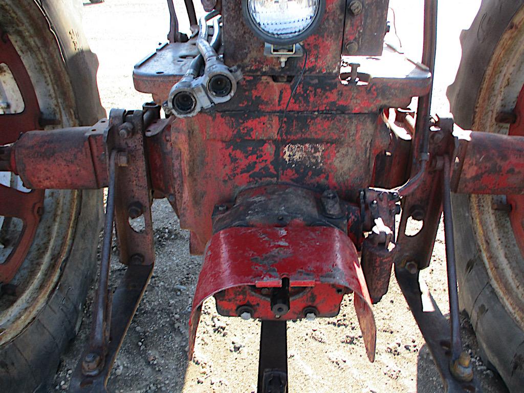 13236- FARMALL 400 TRACTOR
