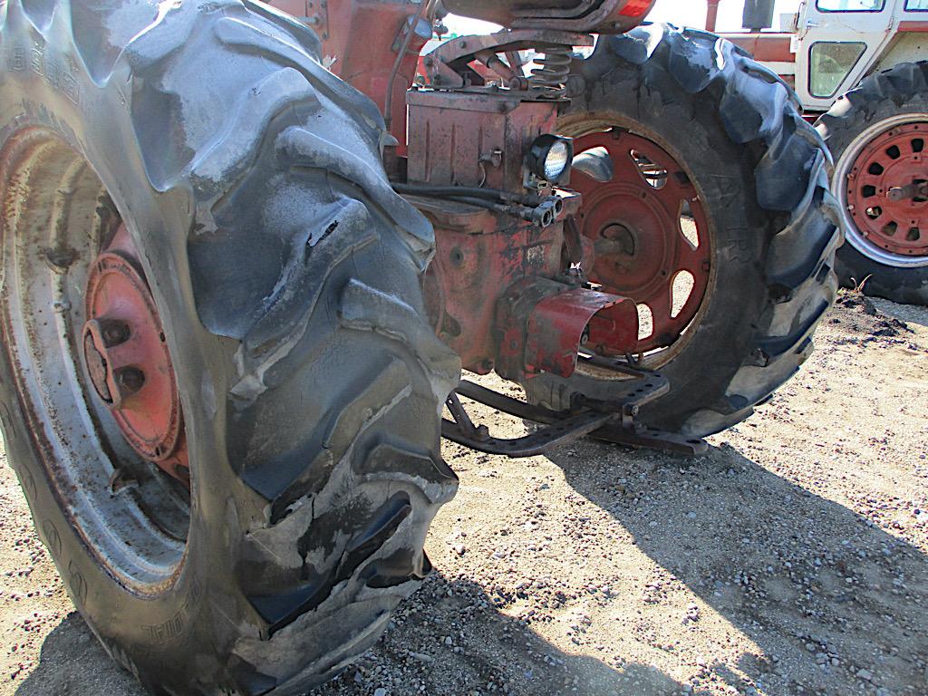 13236- FARMALL 400 TRACTOR