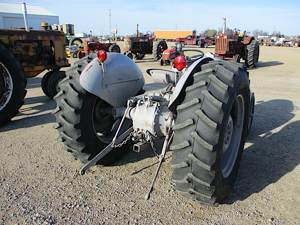 13333-FERGUSON TO TRACTOR