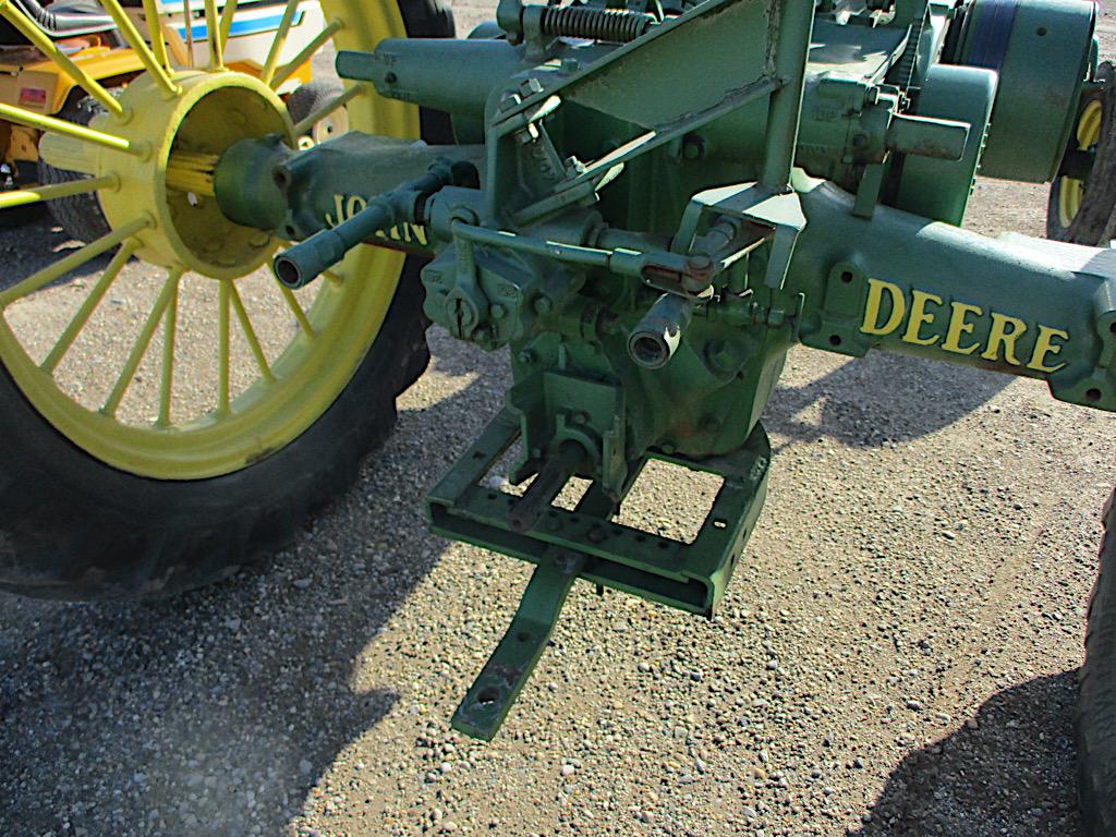 13592-JD AWH TRACTOR