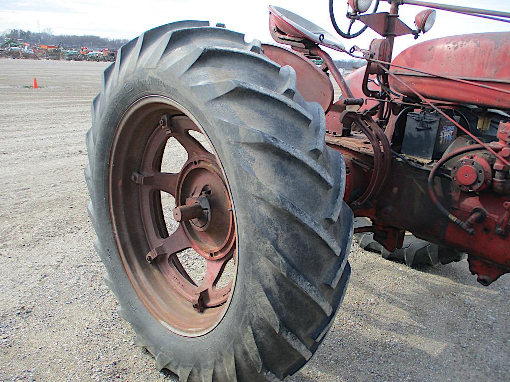 13714-FARMALL SUPER M TRACTOR