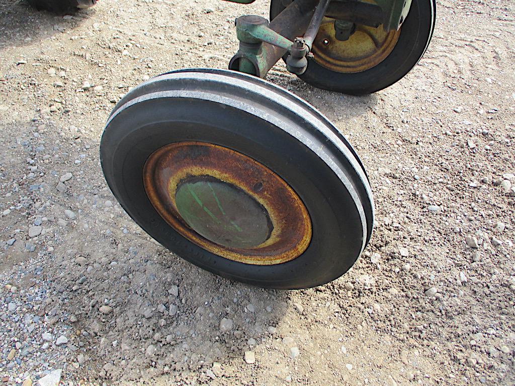 13919-JD M TRACTOR