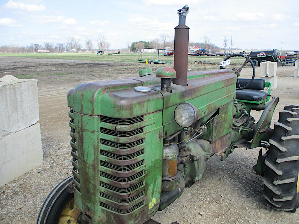 13919-JD M TRACTOR