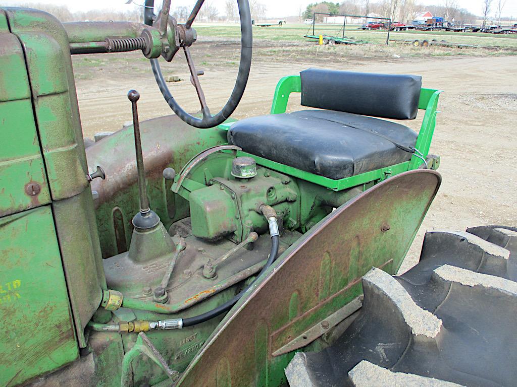 13919-JD M TRACTOR