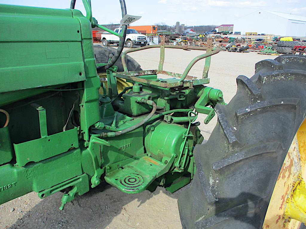 13945-JD 40 TRACTOR