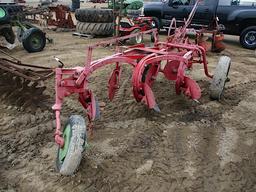12335-IH 3 BTM PULL TYPE PLOW