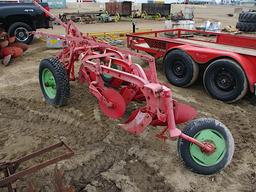 12335-IH 3 BTM PULL TYPE PLOW