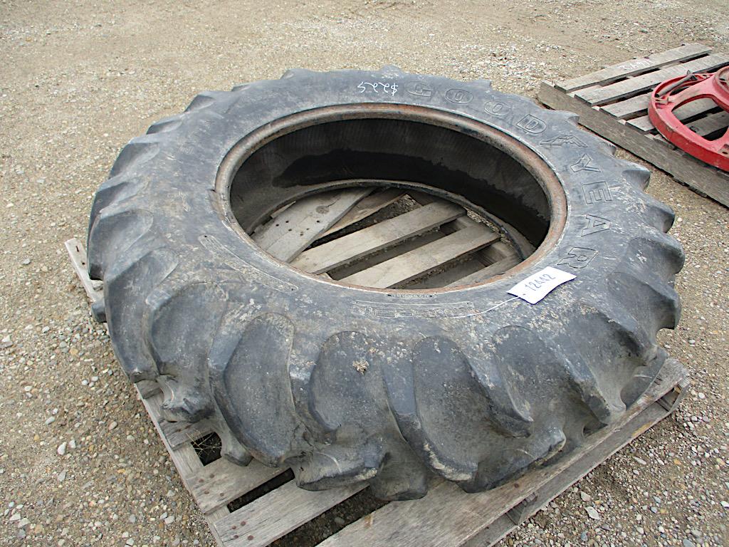 12442-13.6-28 TIRE