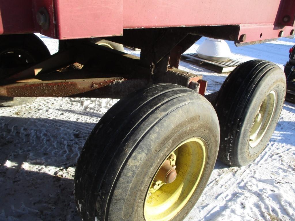 22892-MILLER PRO 5200 FORAGE WAGON