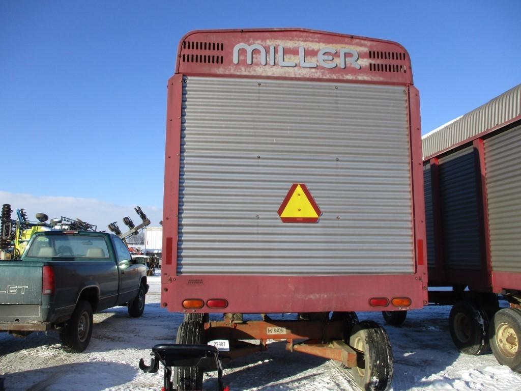 22892-MILLER PRO 5200 FORAGE WAGON