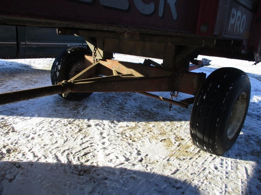22892-MILLER PRO 5200 FORAGE WAGON