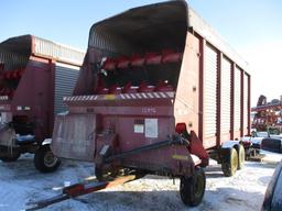 22892-MILLER PRO 5200 FORAGE WAGON