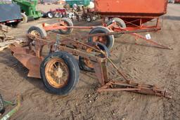 23561-JOHN DEERE 2 BTM PLOW