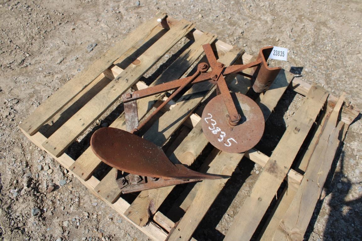 23835-L&G 1 BTM PLOW