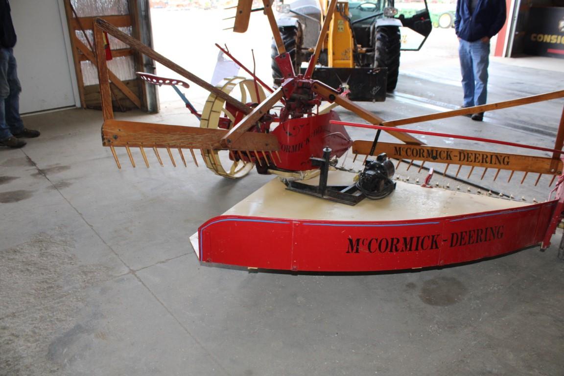 23983-MCCORMICK DEERING REAPER