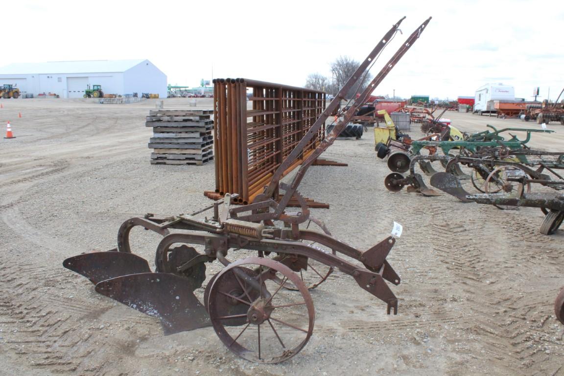26627-JOHN DEERE 2 BTM PULL TYPE PLOW