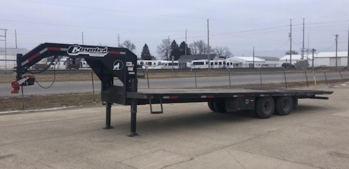 22836-COYOTE GOOSENECK TRAILER