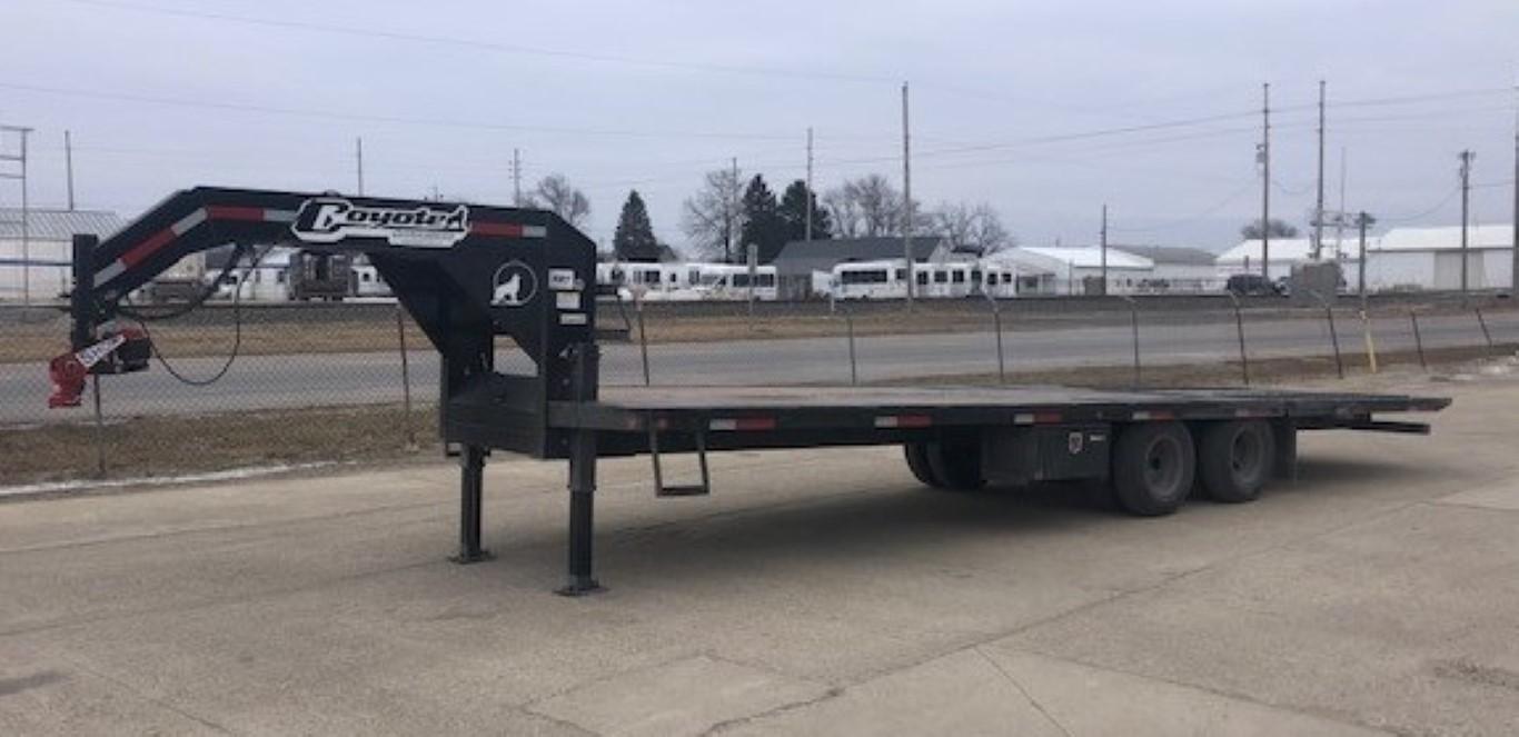 22836-COYOTE GOOSENECK TRAILER