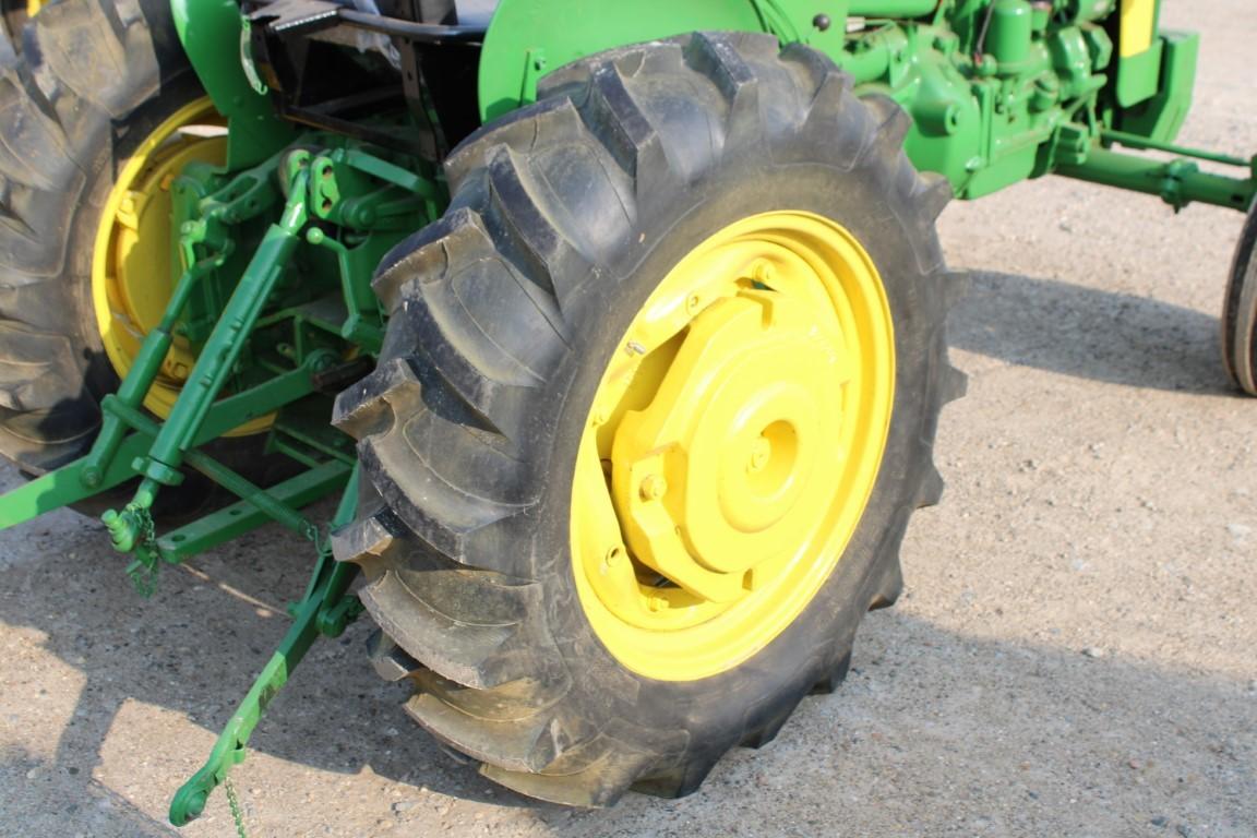 15150-JOHN DEERE 330 U