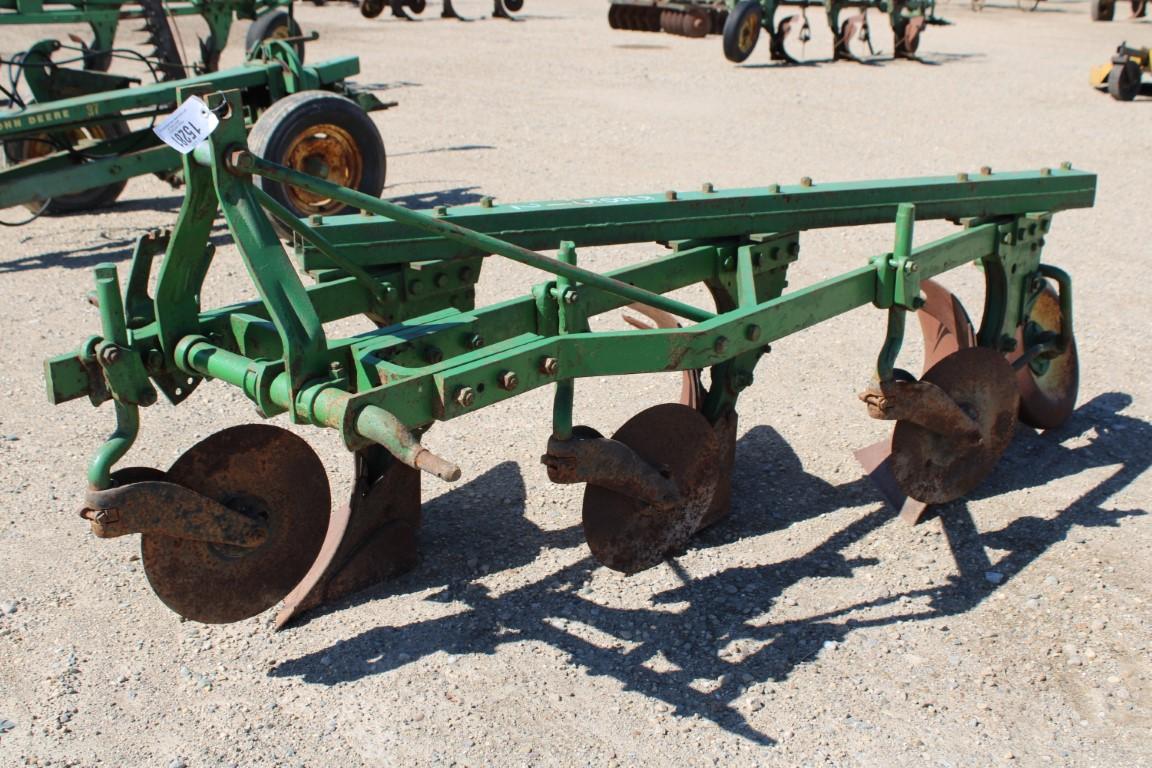 15281-JOHN DEERE 3 BTM 3PT PLOW