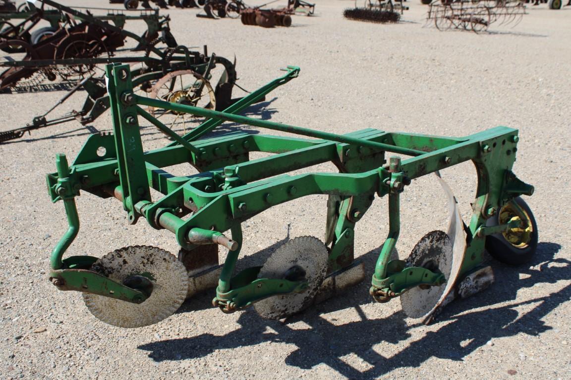 15322-JOHN DEERE 3 BTM 3PT PLOW