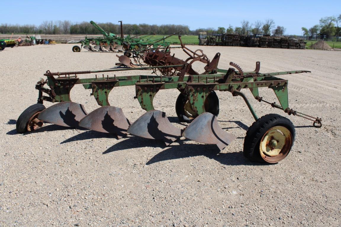 15351-JOHN DEERE 4 BTM PULL TYPE PLOW