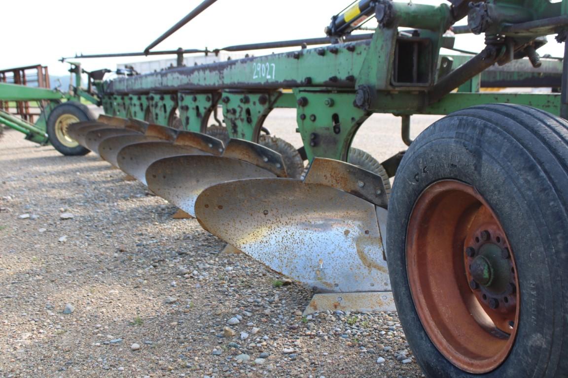 JOHN DEERE 7BTM 2450 PLOW - LESS THAN 25 ACRES ON POINTS, NEW LAND WHEEL, N