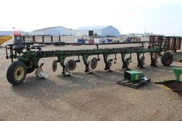 JOHN DEERE 7BTM 2450 PLOW - LESS THAN 25 ACRES ON POINTS, NEW LAND WHEEL, N