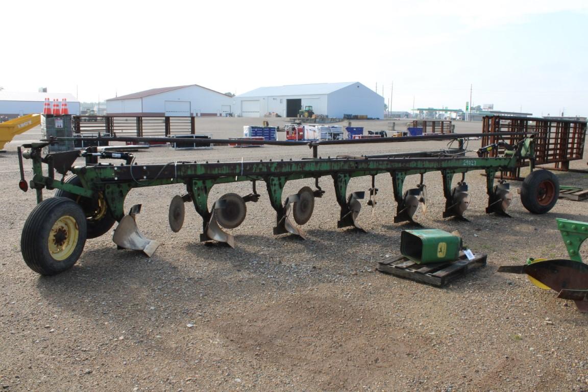 JOHN DEERE 7BTM 2450 PLOW - LESS THAN 25 ACRES ON POINTS, NEW LAND WHEEL, N
