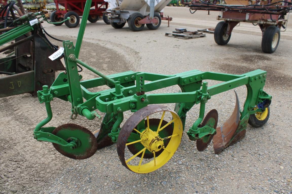 JOHN DEERE 3PT 3BTM PLOW