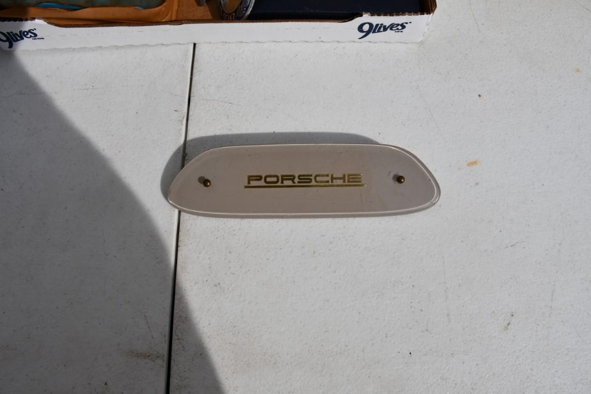 30906- BOX OF CAR ACCESSORIES