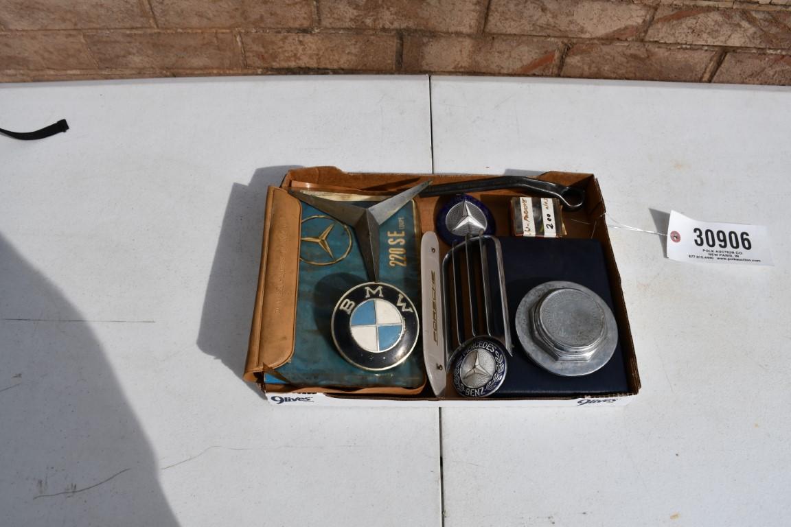 30906- BOX OF CAR ACCESSORIES