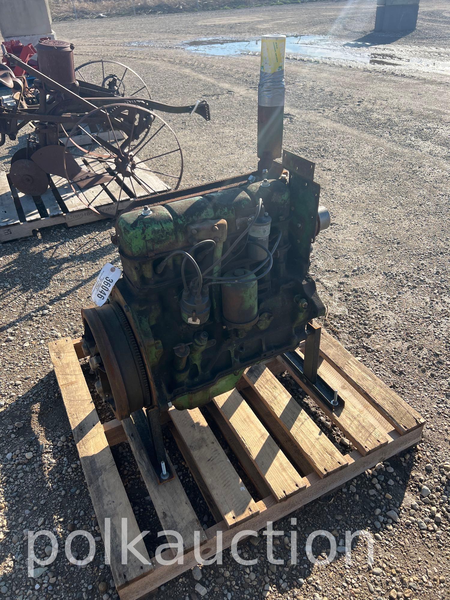 JOHN DEERE GAS ENGINE
