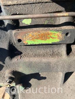 JOHN DEERE GAS ENGINE