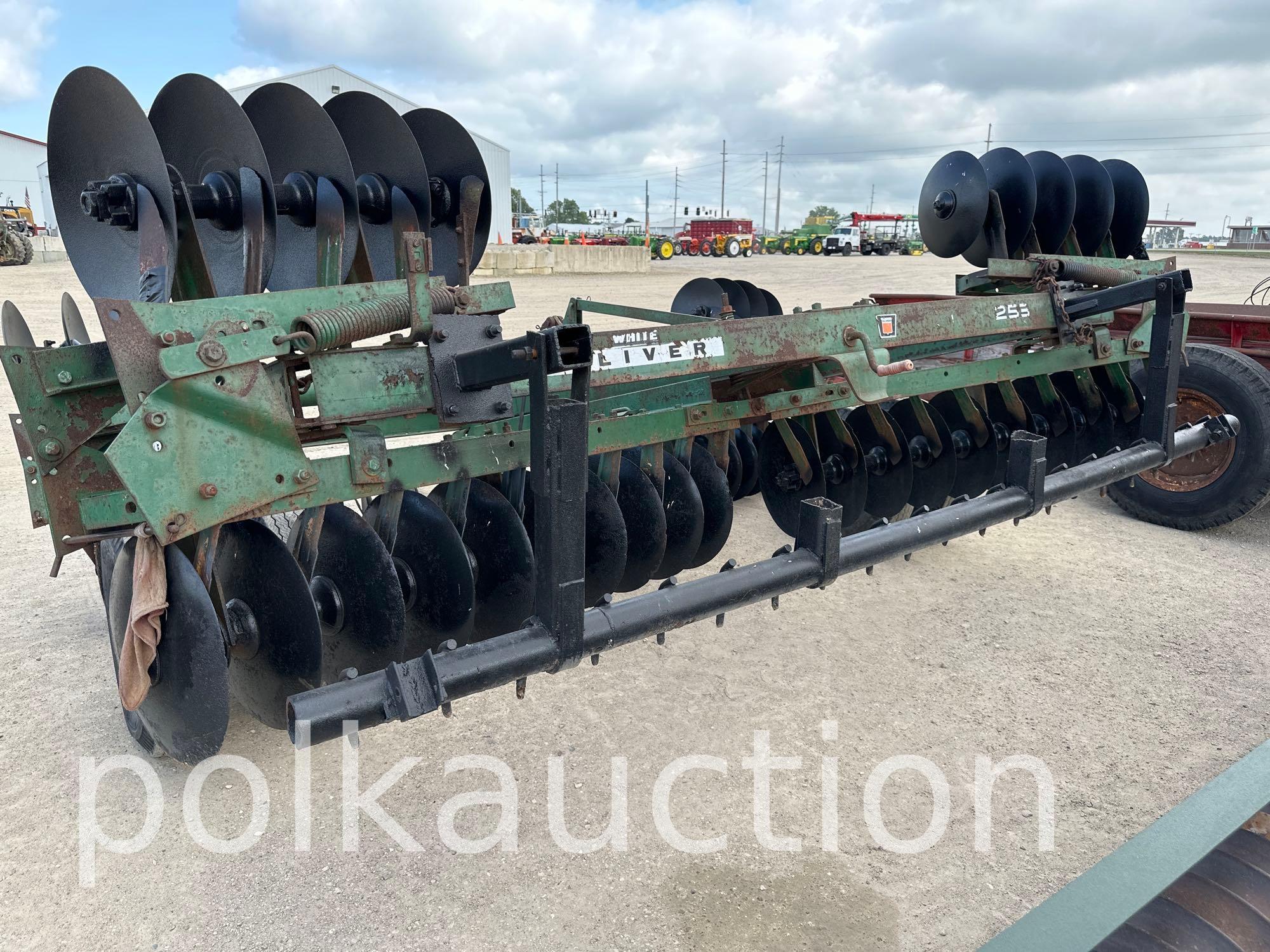 772-OLIVER 253 18' MANUAL FOLD DISC