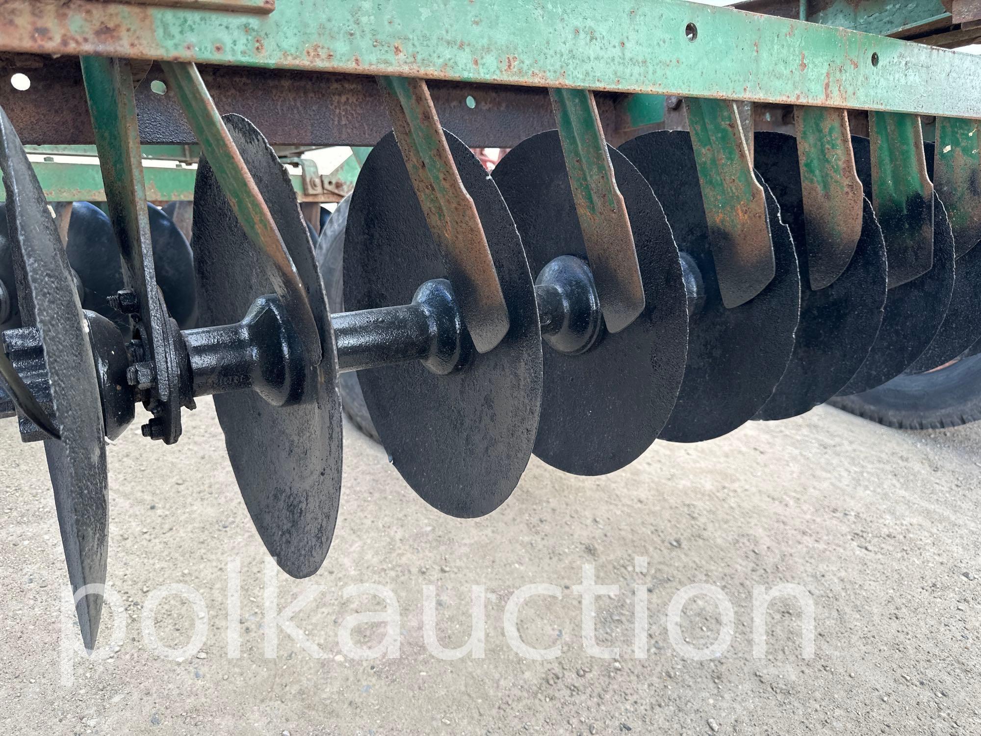 772-OLIVER 253 18' MANUAL FOLD DISC