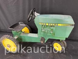 39703-JOHN DEERE PEDAL TRACTOR