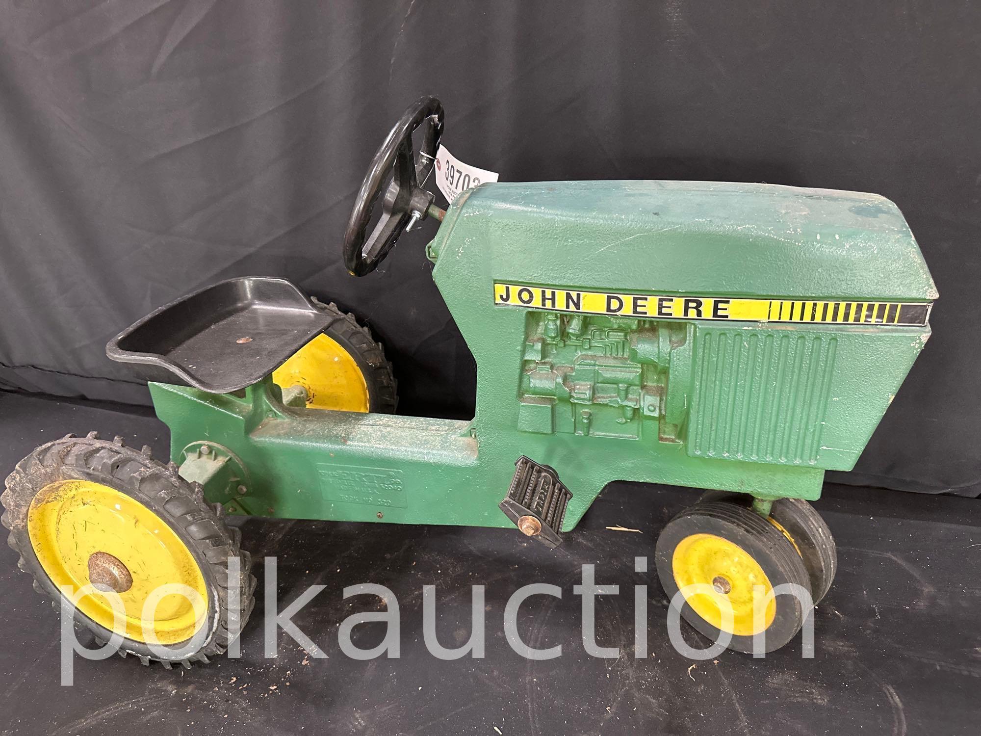 39703-JOHN DEERE PEDAL TRACTOR
