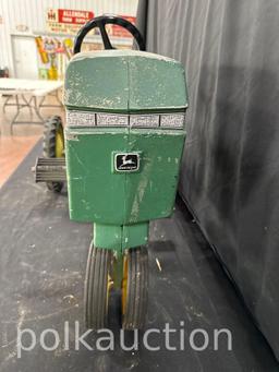 39703-JOHN DEERE PEDAL TRACTOR