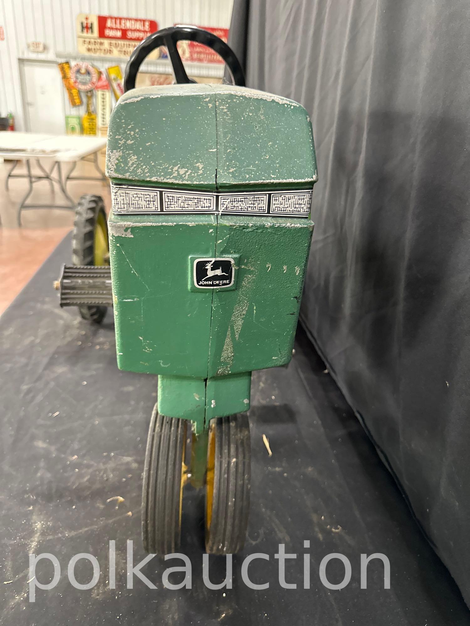 39703-JOHN DEERE PEDAL TRACTOR