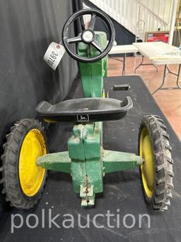 39703-JOHN DEERE PEDAL TRACTOR